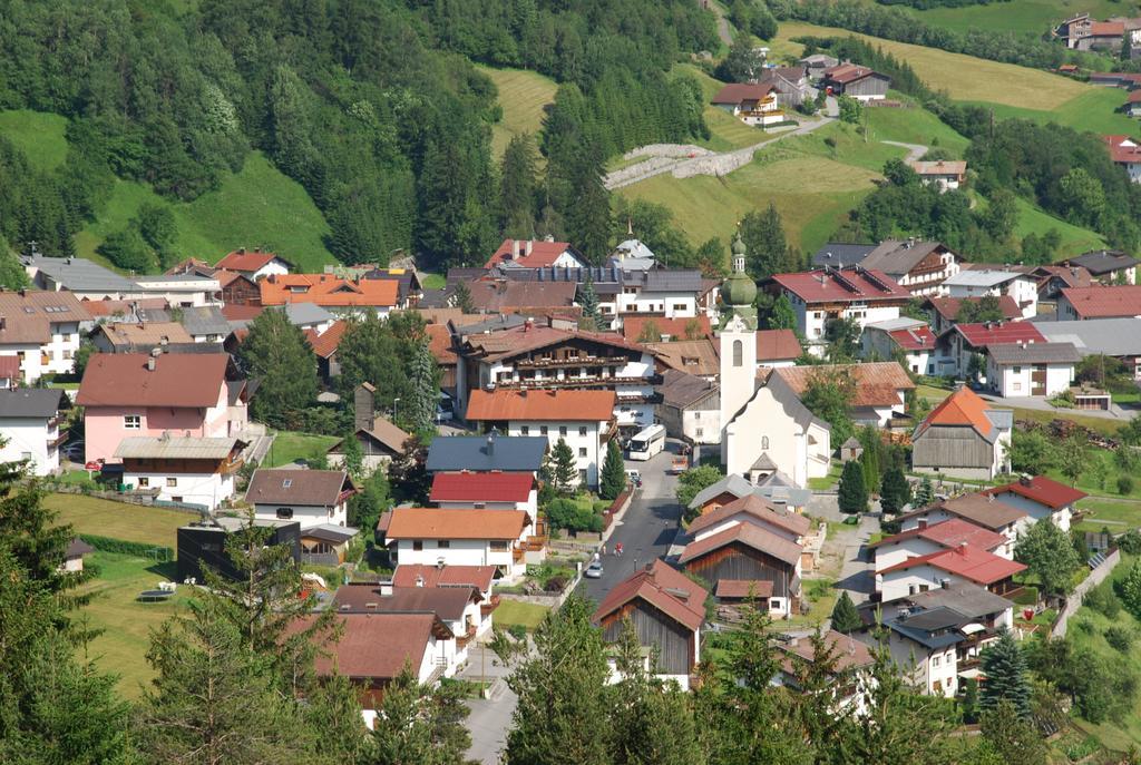 Haus Schimpfoessl Appartement Flirsch Buitenkant foto